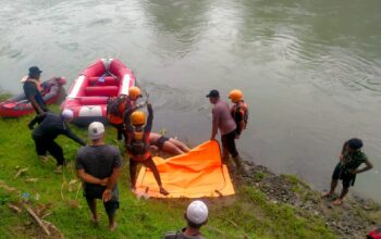 Pelajar Hanyut di Sungai Bahbolon Ditemukan, Polsek Sipispis Lakukan Evakuasi Pelajar Hanyut di Sungai Bahbolon Ditemukan, Polsek Sipispis Lakukan Evakuasi