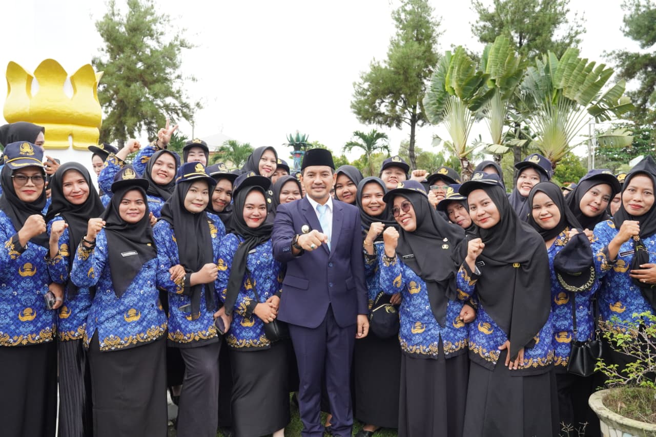 Lantik 1.070 PPPK Paruh Waktu, Walikota Tebing Tinggi : Tunjukkan Kinerja Terbaik Layani Masyarakat