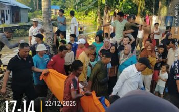 Mayat Nelayan Mengapung di Muara Pantai, Kapolsek Bandar Khalipah Datangi TKP dan Lakukan Evakuasi