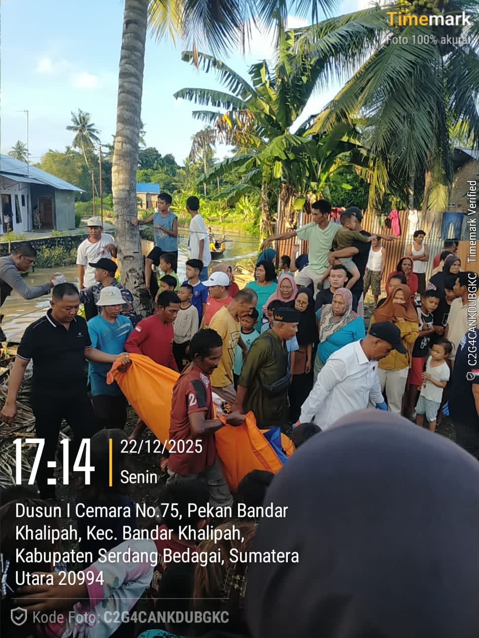 Mayat Nelayan Mengapung di Muara Pantai, Kapolsek Bandar Khalipah Datangi TKP dan Lakukan Evakuasi