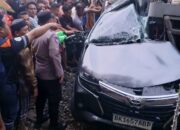 Polres Tebing Tinggi  Tangani Kecelakaan Mobil Tertabrak Kereta Api, 8 Orang Meninggal Dunia Dievakuasi