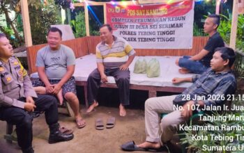 Jaga Kamtibmas, Polsek Tebing Tinggi Sambang ke Pos Satkamling Desa Sei Serimah