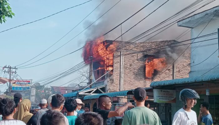 Ruko Dua Lantai di Tanjung Beringin Sergai Terbakar, Kerugian Ditaksir Puluhan Juta.