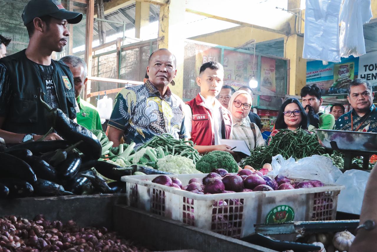 Bupati Serdang Bedagai (Sergai) diwakili Sekretaris Daerah Kabupaten (Sekdakab), Suwanto Nasution, S.Pd, MM, Jumat (13/2/2026) memimpin langsung kegiatan sidak di Pasar Rakyat Perbaungan